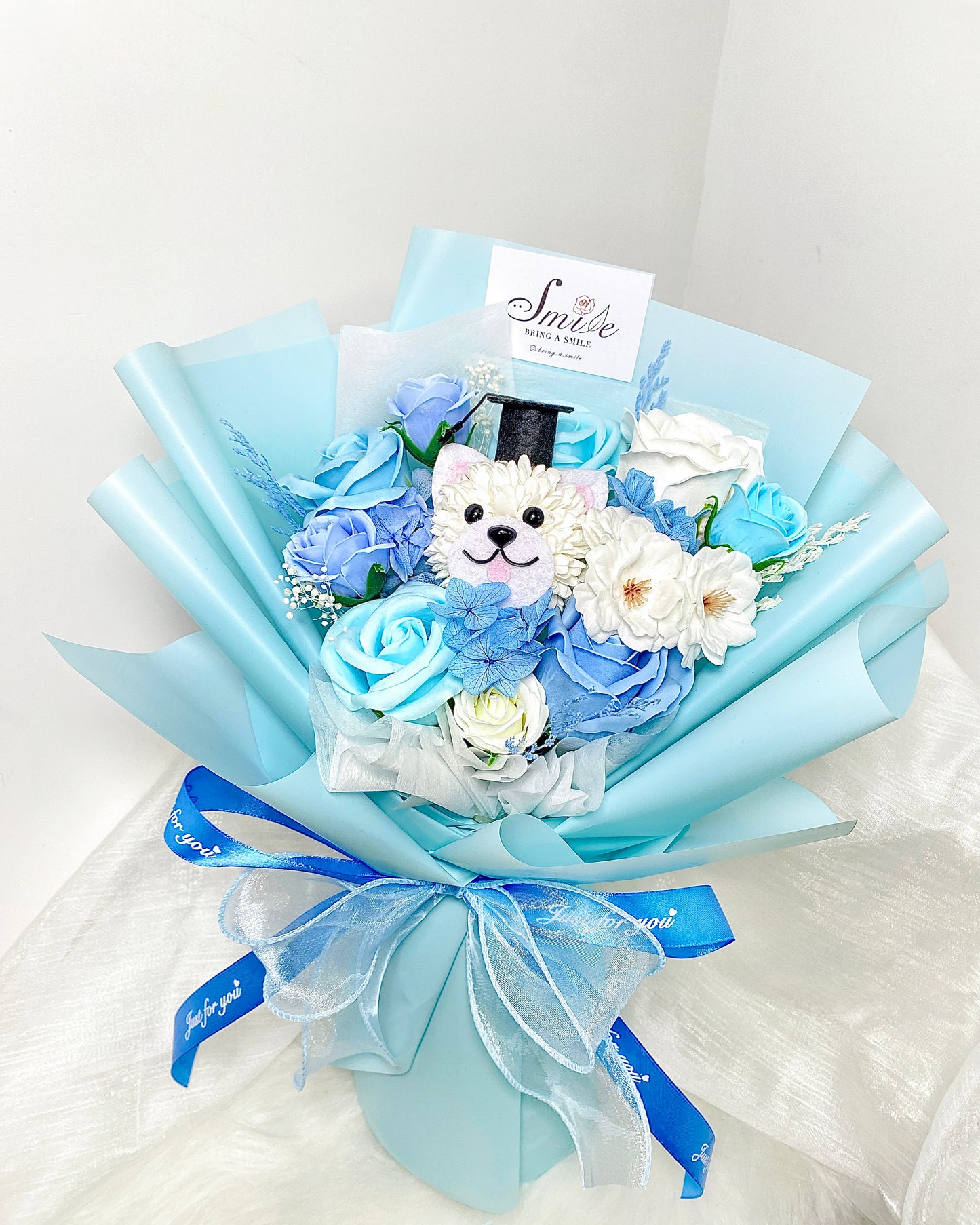 客製寵物白色小狗|S粉藍香皂花x保鮮花花束